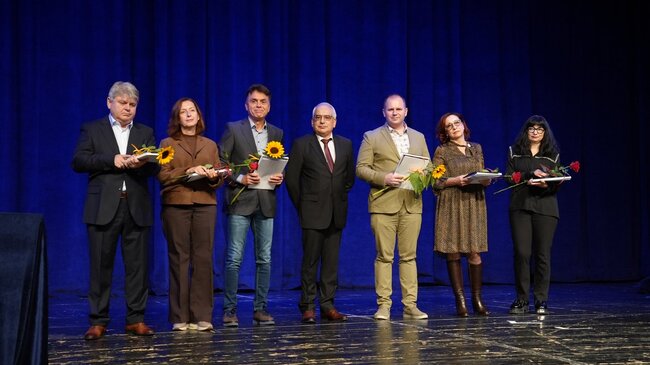 Осем медици от Русе и областта бяха отличени за професионализма, хуманизма и приноса си към здравеопазването, „МЕДИКА“ подари на лекарите стендъп комедия 