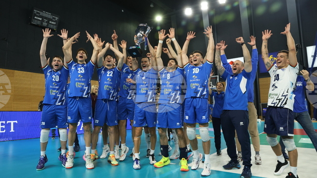 Левски (София) постигна победа в пет гейма над хърватския МОК Мурса (Осиек) в първия мач от втория квалификационен кръг на Шампионската лига