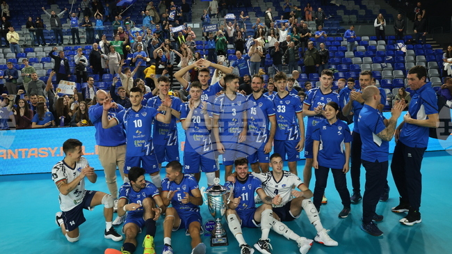 Волейболният Левски победи германския Фридрихсхафен в реванша, но отстъпи в златния гейм и отпадна за Купата на ЦЕВ