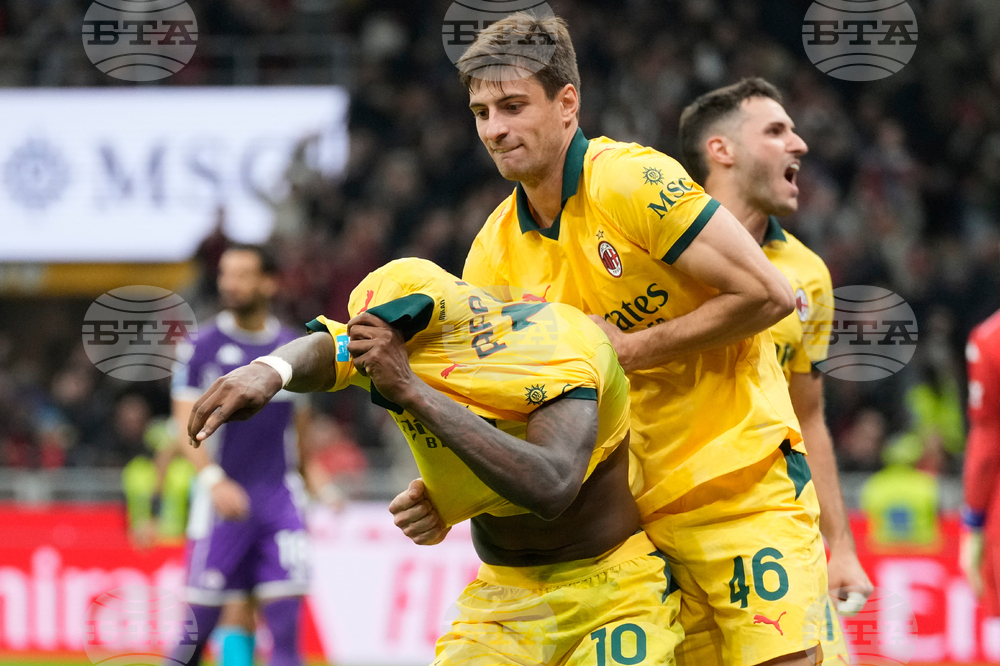 Рафаел Леао вкара два гола и Милан оглави класирането на Серия "А" с победа срещу Фиорентина