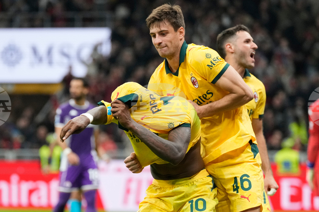 Рафаел Леао вкара два гола и Милан оглави класирането на Серия "А" с победа срещу Фиорентина