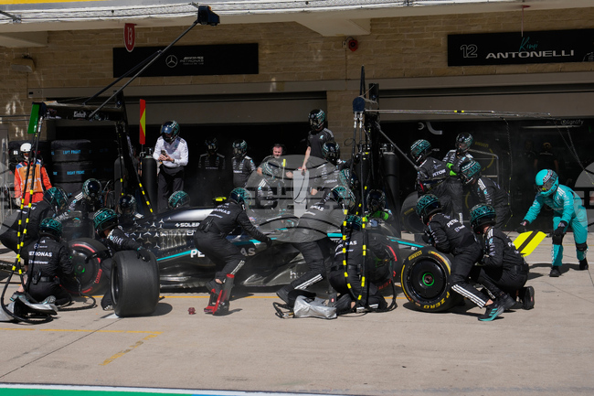 ФИА одобри спорните двигатели на „Мерцедес“ и „Ред Бул“ за сезон 2026