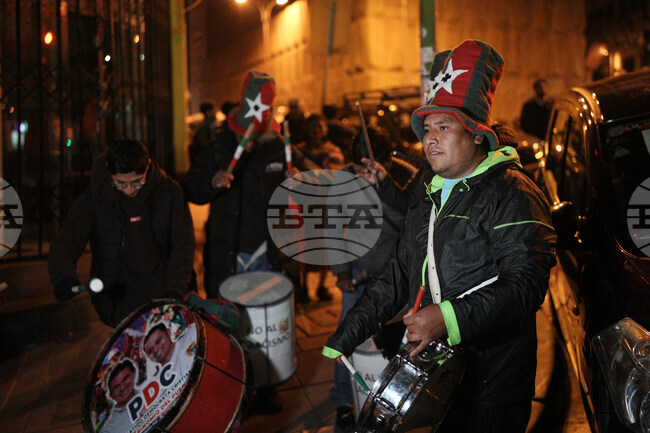 Центристът Родриго Пас спечели президентските избори в Боливия