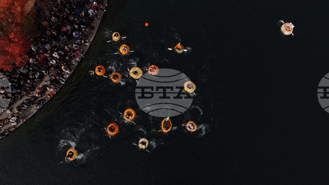 APTOPIX Giant Pumpkin Regatta