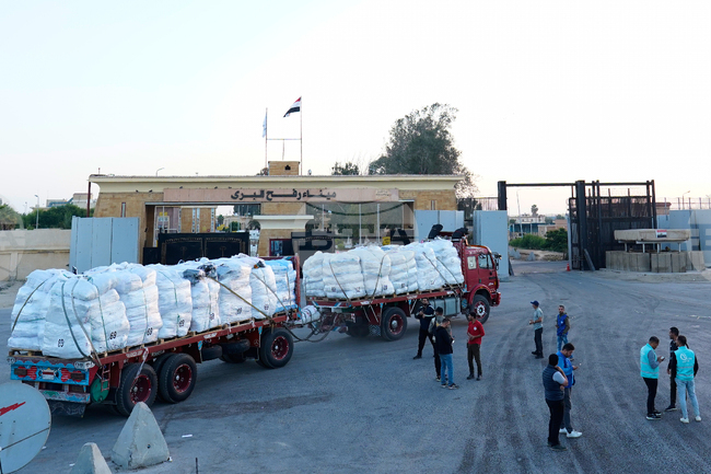 МЕНА: В ивицата Газа влезе 110-ият конвой с хуманитарна помощ в рамките на инициативата "От Египет за Газа"