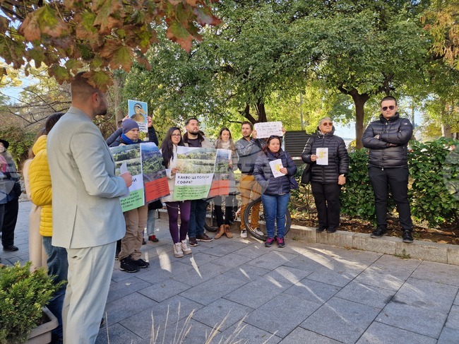 Граждани протестираха пред сградата на Столична община срещу застрояването на Боянското блато
