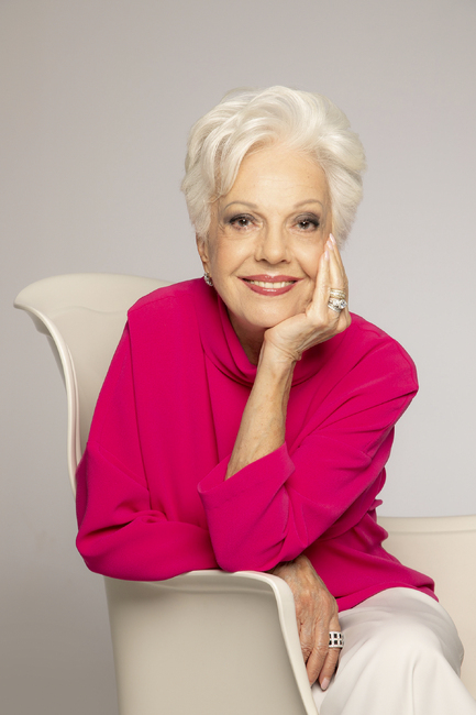 Райна Кабаиванска поздравява "Опералия"