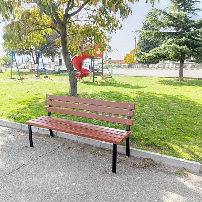 Община Стара Загора: Звено „ОДАП“ подменя пейки и съдове за смет за по-уютна градска среда