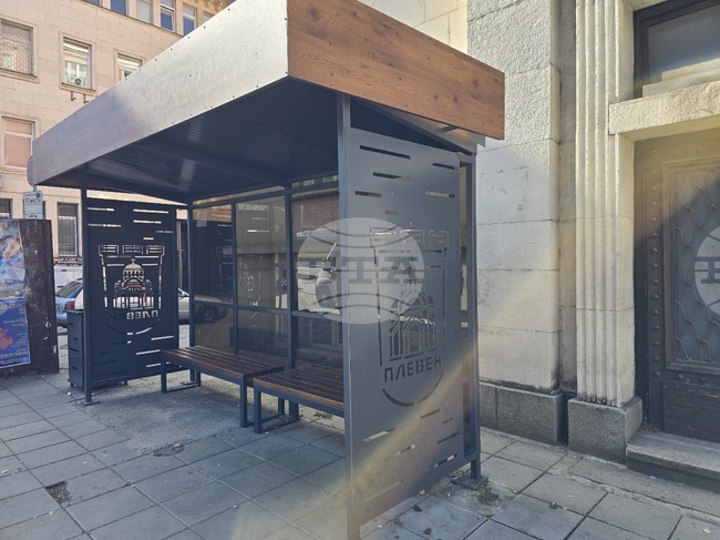 В Плевен започва монтажът на още 10 нови навеса за спирки 