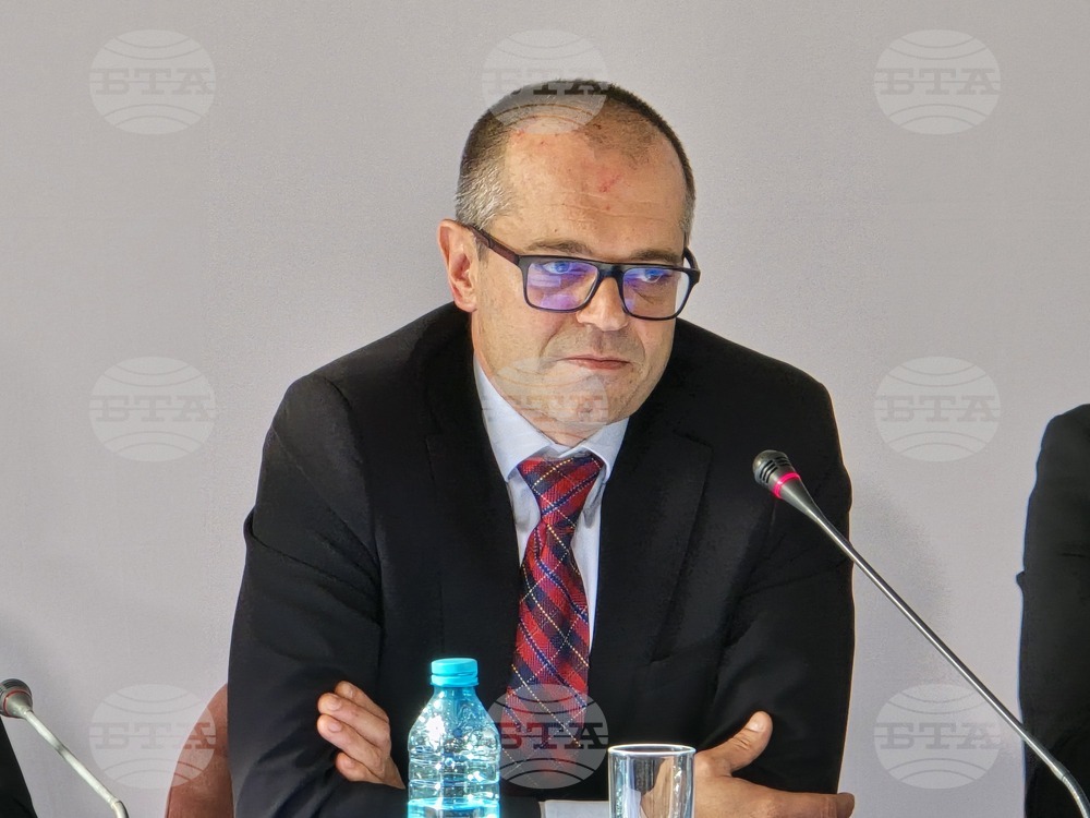 КЗП е готова за прилагането на Акта за цифровите услуги, но по-малките онлайн търговци трябва да повишат прозрачността, каза в интервю за БТА Александър Колячев