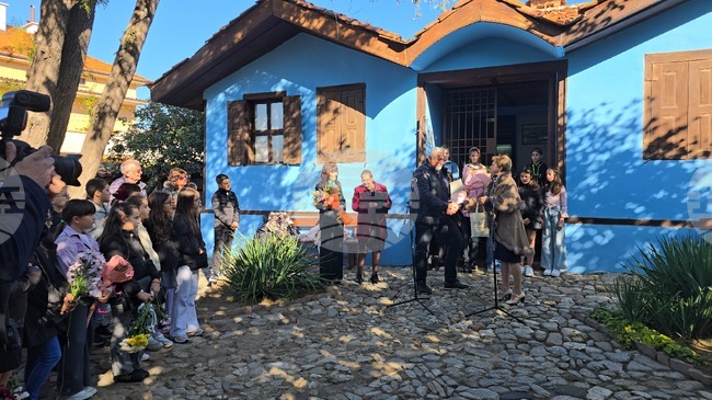 Стипендията "Проф. Марин Дринов", която се връчва в Панагюрище, е знак на доверие и вяра в младите хора, каза тазгодишният й носител Светлина Илчева