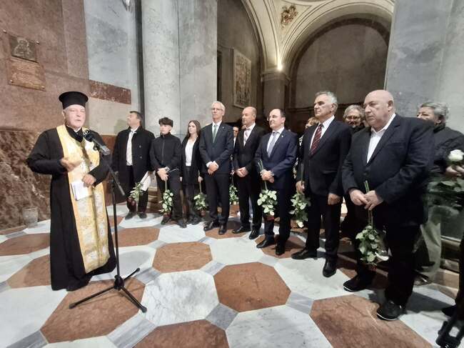 Представители на българската общност в Унгария положиха цветя на паметната плоча на свети Йоан Рилски в Естергом