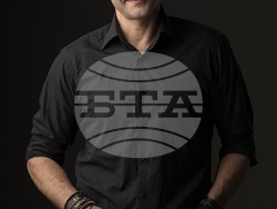 Дарин Ангелов събира Цветана Манева, Юлиан Вергов, Ана Пападопулу и Явор Милушев в „Аз, която те обича“, снимка – Stage Hearts