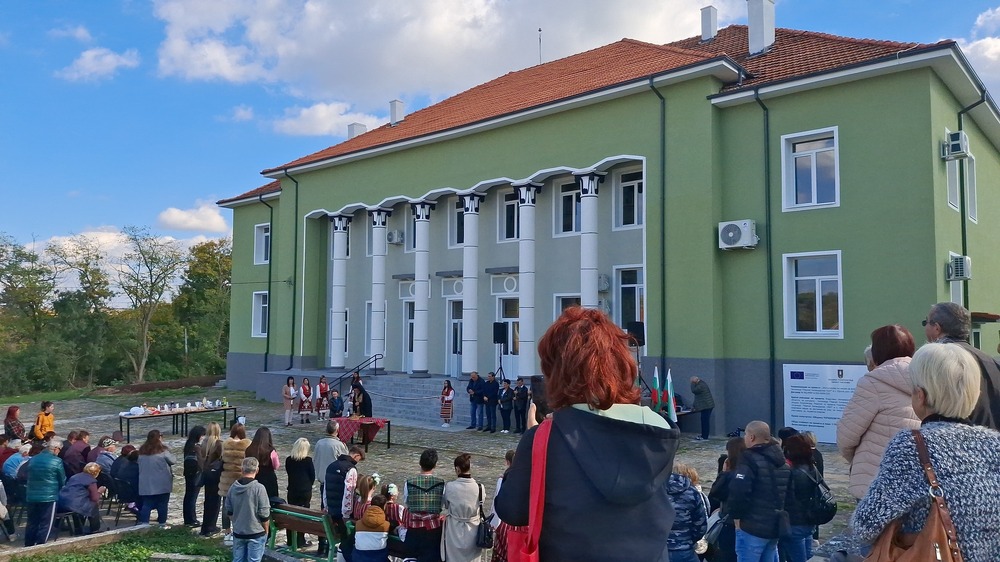 С тържествена церемония беше открито обновеното по плана за възстановяване читалище в тополовградското село Орлов дол