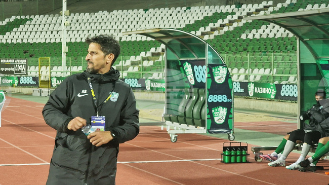 Берое се раздели със старши треньора Алехандро Сагерас