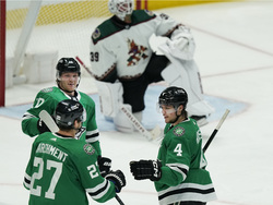 Coyotes Stars Hockey