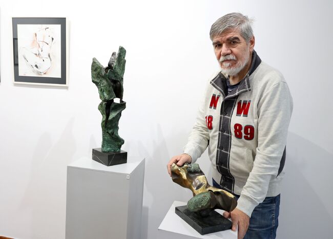 Христо Харалампиев представя скулптура и рисунки в изложба като спирка по пътя