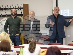 „Използване на образователен софтуер и изкуствен интелект в образованието - възможности и предизвикателства пред българското училище и ролята на университета“ - дискусия