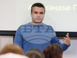 „Използване на образователен софтуер и изкуствен интелект в образованието - възможности и предизвикателства пред българското училище и ролята на университета“ - дискусия