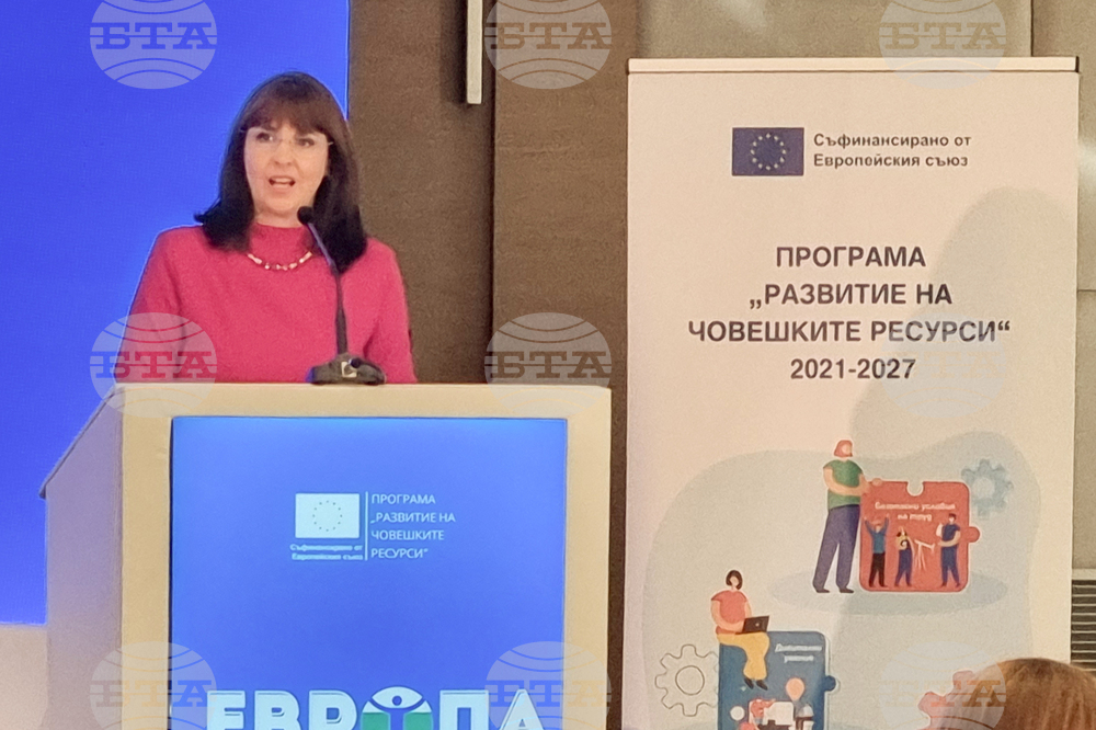 Шест поколения работят заедно, трябва да търсим конкретни решения как да си взаимодействат, каза заместник-министърът на труда и социалната политика Наталия Ефремова