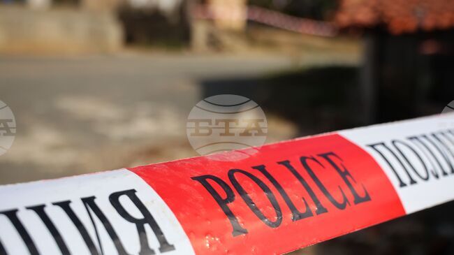 Двама мъже са задържани за заключване на жена в кола в Стара Загора