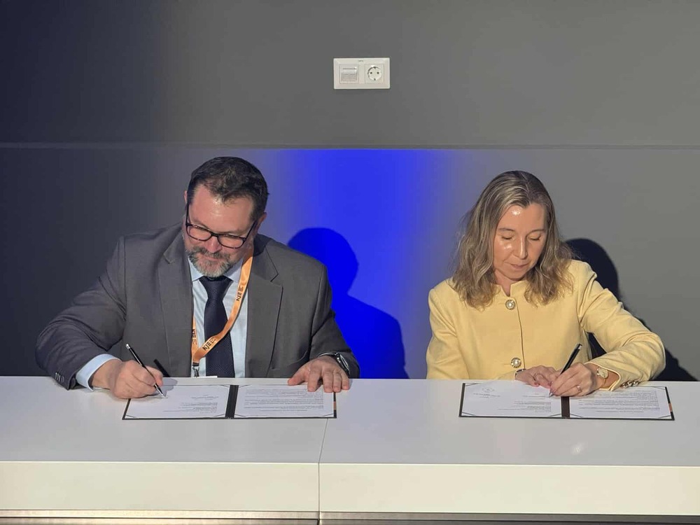 Висшето училище по телекомуникации и пощи в сътрудничество с унгарския университет „Джон фон Нойман“