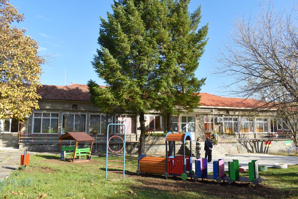 Община Разград: С драматизация на приказката „Медената питка“ Детска градина „Дора Габе“ в Ясеновец стартира проект „Приказна пътечка“