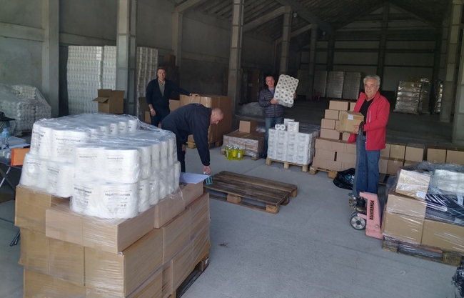 Община Шумен раздава над 12 тона продукти по Програмата за храни и основно материално подпомагане