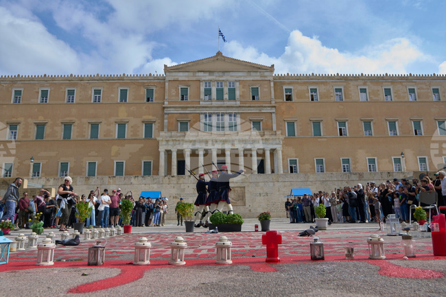 Гръцкото правителство планира да забрани протестите пред Гроба на Незнайния воин в Атина