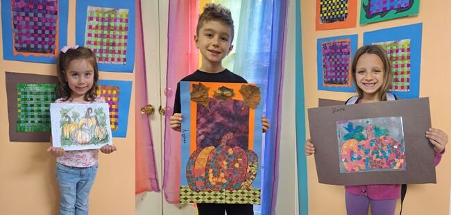 Работилница за изработка на есенни пана беше организирана в Българското неделно училище „Васил Априлов“ в Шарлот, САЩ