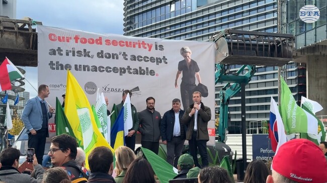 Фермери протестират пред Европейския парламент в Страсбург