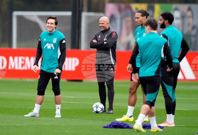 Самолетните проблеми няма спрат полета на Ливърпул, уверен е мениджърът Арне Слот