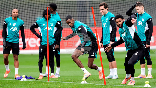 Къртис Джоунс поднови занимания, но Александър Исак все още не тренира със съотборниците си в Ливърпул