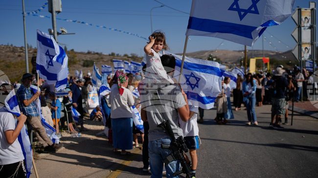 Въоръженото крило на "Хамас" заяви, че ще отложи предаването на тленните останки на израелски заложник 