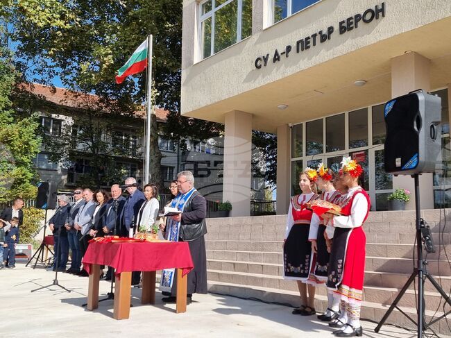 В Болярово откриха обновената с близо 2,5 млн. лева европейски средства сграда на Средно училище „Д-р Петър Берон”