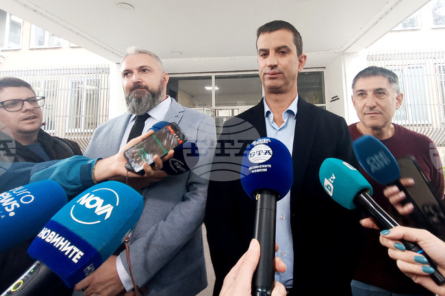 Полицията работи по всички версии за инцидента с ранения ученик в столично училище, включително извършеното да е с умисъл или без