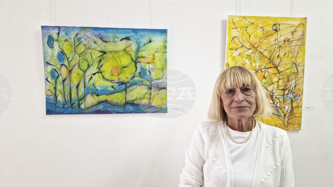 Изложбата "Докосване" на Снежана Ценова бе открита в Шумен