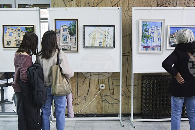 За първи път в Пловдив ученици представиха творби върху каменна хартия