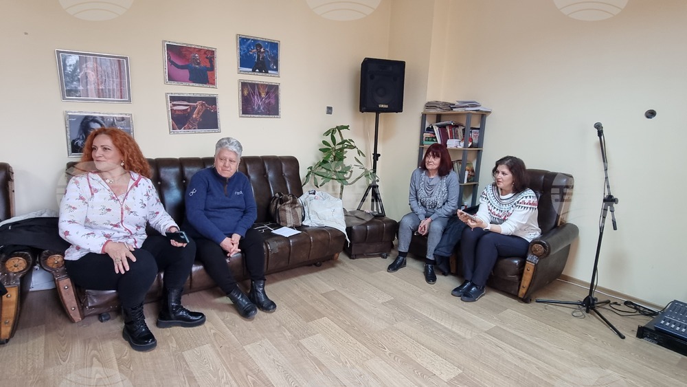 Перник - конкурс за традиционно песенно и музикално творчество "Гласове и мелодии от Пернишко"