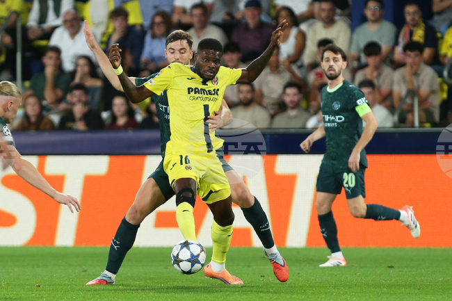 Ганайският футболист Томас Партей бе обвинен в изнасилване от четвърта жена в Англия