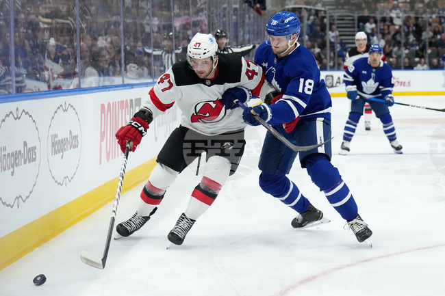 Ню Джърси Девилс оглави класирането в Столичната дивизия на Националната хокейна лига след пета поредна победа