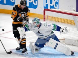 Canucks Penguins Hockey