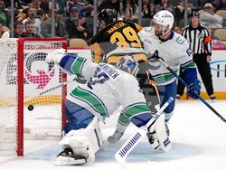 Canucks Penguins Hockey