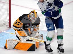 Canucks Penguins Hockey