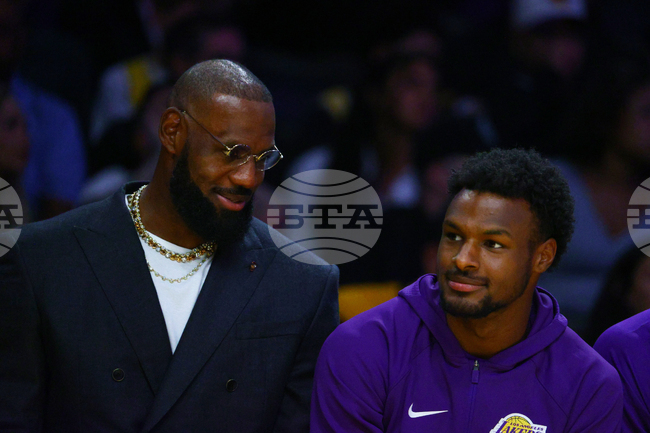 ЛеБрон Джеймс очаква с нетърпение за пръв път да играе заедно със сина си в плейофите на НБА