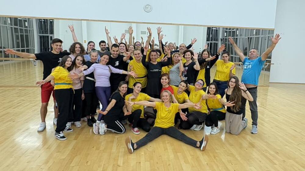 Хореографът на Ансамбъл „Фолклорна магия“ в Лондон Даниела Георгиева беше гост на Асоциация „От извора“ в Лион