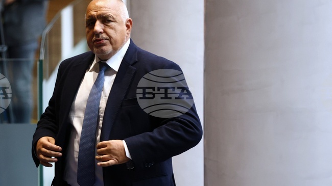 Бойко Борисов разговаря с канцлера на Германия, и с премиерите на Хърватия и Гърция по време на Срещата на върха на ЕНП 