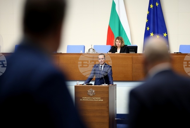 Правителството тегли заеми само и единствено за покриване на текущите разходи, заявиха от "Възраждане"