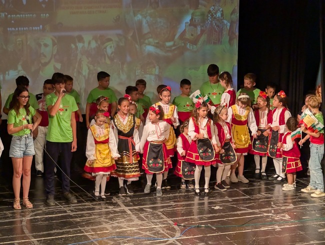 Представители на Българско училище „Христо Ботев“ и Фолклорна формация „Шарена черга“ в Алзира ще участват в градския Панаир на асоциациите