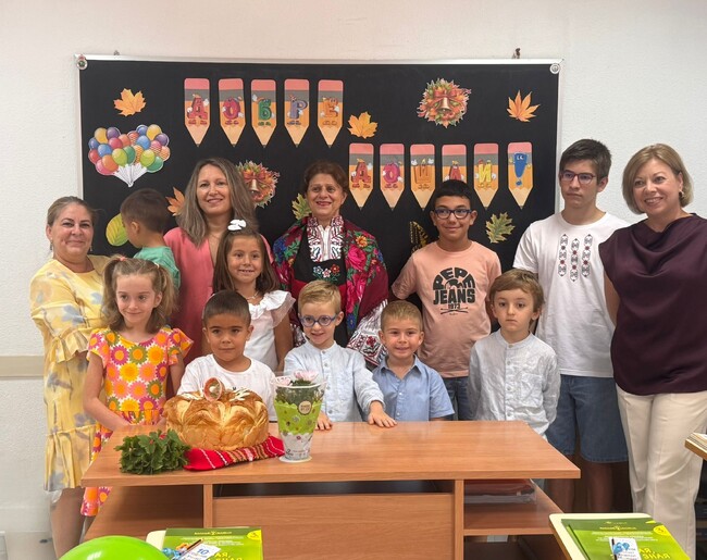 С питка и пожелание за здраве и успехи беше открита петата учебна година в Българското неделно училище „Иван Вазов“ в Сарон, Испания